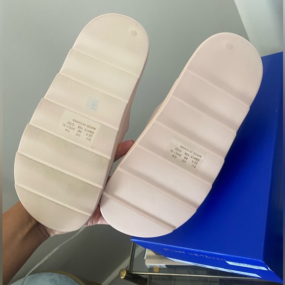 STUART WEITZMAN Faux Pearl Buckled Sandals - Picture 5 of 5